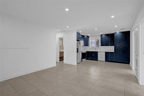 Villa ou maison à louer à Hallandale Beach, Floride: 3 chambres, 98.48 m2 № 1932133 - photo 7
