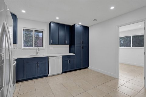Villa ou maison à louer à Hallandale Beach, Floride: 3 chambres, 98.48 m2 № 1932133 - photo 4