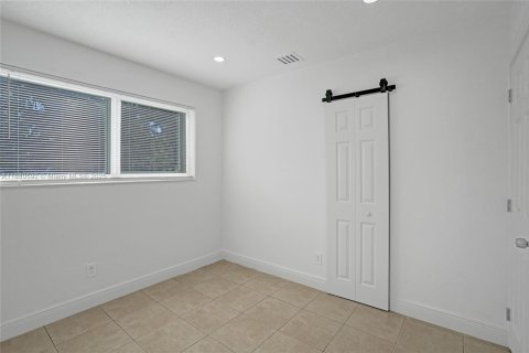 Villa ou maison à louer à Hallandale Beach, Floride: 3 chambres, 98.48 m2 № 1932133 - photo 18