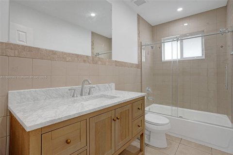 Villa ou maison à louer à Hallandale Beach, Floride: 3 chambres, 98.48 m2 № 1932133 - photo 13