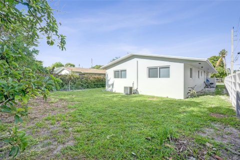 Villa ou maison à louer à Hallandale Beach, Floride: 3 chambres, 98.48 m2 № 1932133 - photo 25