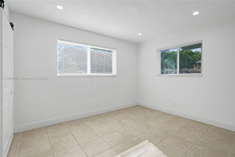Villa ou maison à louer à Hallandale Beach, Floride: 3 chambres, 98.48 m2 № 1932133 - photo 15