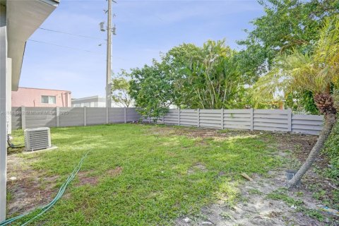 Villa ou maison à louer à Hallandale Beach, Floride: 3 chambres, 98.48 m2 № 1932133 - photo 23