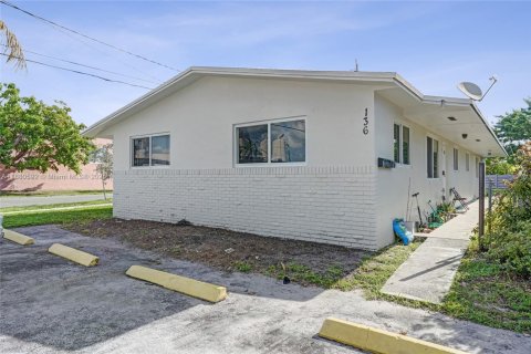 Villa ou maison à louer à Hallandale Beach, Floride: 3 chambres, 98.48 m2 № 1932133 - photo 29