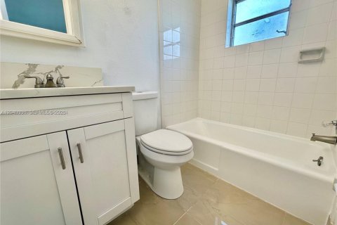 Condo in Pompano Beach, Florida, 1 bedroom  № 2086774 - photo 16