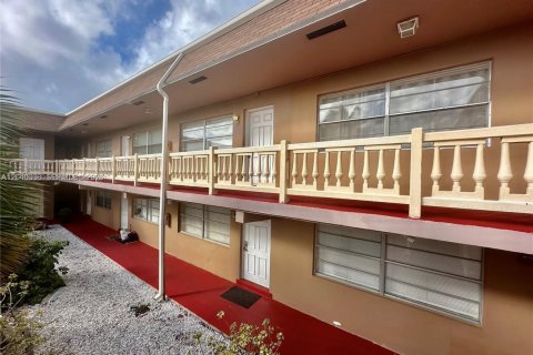 Condo in Pompano Beach, Florida, 1 bedroom  № 2086774 - photo 18