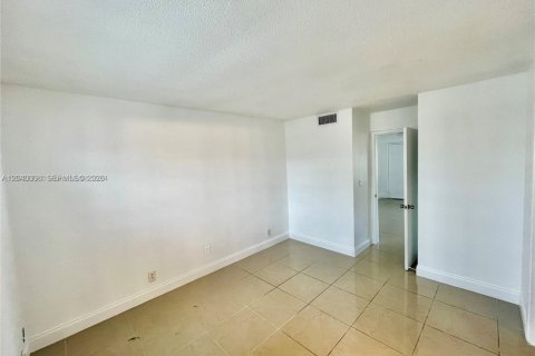 Condo in Pompano Beach, Florida, 1 bedroom  № 2086774 - photo 6