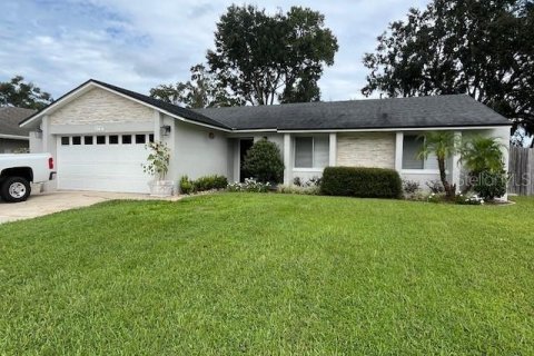 House in Belle Isle, Florida 3 bedrooms, 122.26 sq.m. № 2402995 - photo 2
