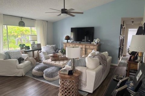 House in Belle Isle, Florida 3 bedrooms, 122.26 sq.m. № 2402995 - photo 3