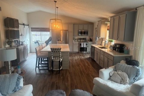House in Belle Isle, Florida 3 bedrooms, 122.26 sq.m. № 2402995 - photo 7