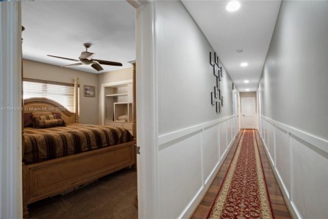 Villa ou maison à vendre à Plantation, Floride: 5 chambres, 352.29 m2 № 1836583 - photo 24