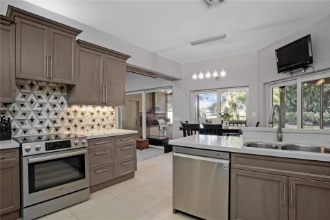 Villa ou maison à vendre à Plantation, Floride: 5 chambres, 352.29 m2 № 1836583 - photo 23