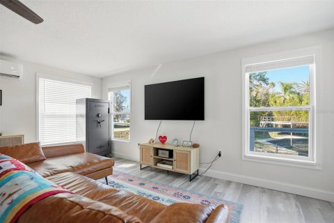 Casa en venta en Weeki Wachee, Florida, 2 dormitorios, 150.87 m2 № 2196539 - foto 10