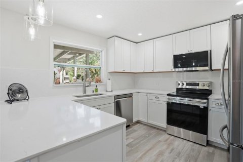 Casa en venta en Weeki Wachee, Florida, 2 dormitorios, 150.87 m2 № 2196539 - foto 6