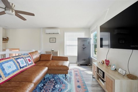 Casa en venta en Weeki Wachee, Florida, 2 dormitorios, 150.87 m2 № 2196539 - foto 11