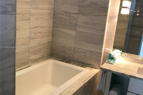 Apartamento en alquiler en Miami Beach, Florida, 2 dormitorios, 95.32 m2 № 1959484 - foto 14