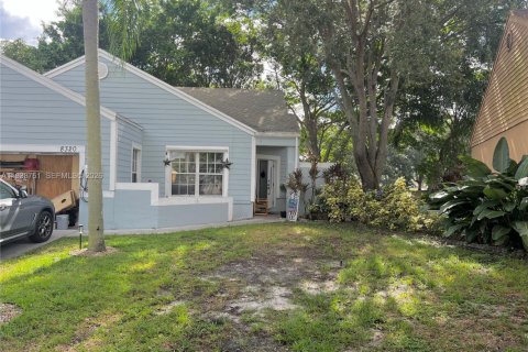 Villa ou maison à vendre à Pembroke Pines, Floride: 3 chambres, 100.06 m2 № 1997640 - photo 2