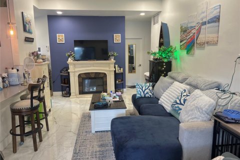 Villa ou maison à vendre à Pembroke Pines, Floride: 3 chambres, 100.06 m2 № 1997640 - photo 5