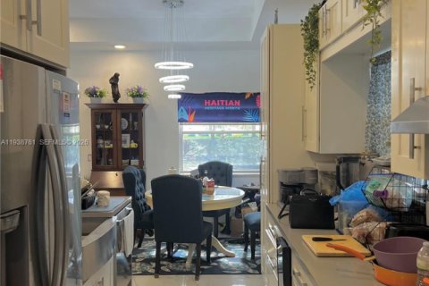 Villa ou maison à vendre à Pembroke Pines, Floride: 3 chambres, 100.06 m2 № 1997640 - photo 17