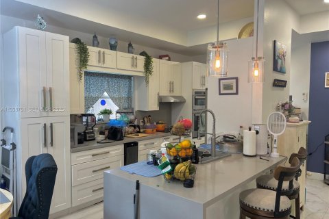 Villa ou maison à vendre à Pembroke Pines, Floride: 3 chambres, 100.06 m2 № 1997640 - photo 13