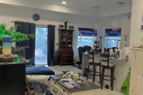 Villa ou maison à vendre à Pembroke Pines, Floride: 3 chambres, 100.06 m2 № 1997640 - photo 9