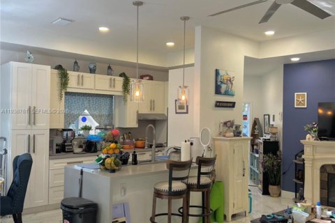 Villa ou maison à vendre à Pembroke Pines, Floride: 3 chambres, 100.06 m2 № 1997640 - photo 19