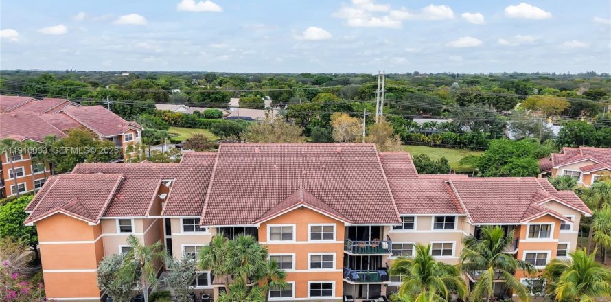 Кондоминиум с 2 спальнями в Корал-Спрингс, Флорида № 1989615