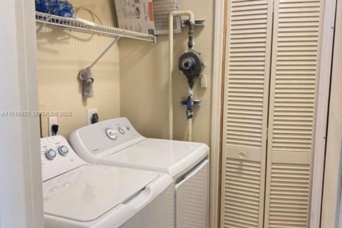 Купить кондоминиум в Корал-Спрингс, Флорида 2 спальни, 91.42м2, № 1989615 - фото 6