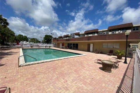 Condominio en venta en North Miami, Florida, 1 dormitorio, 66.33 m2 № 1745838 - foto 4
