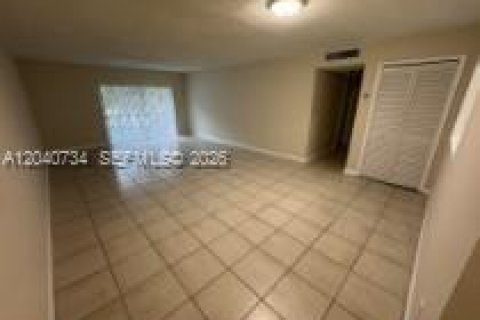 Apartment in Sunrise, Florida 2 bedrooms, 126.35 sq.m. № 2088114 - photo 9