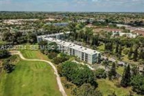 Apartment in Sunrise, Florida 2 bedrooms, 126.35 sq.m. № 2088114