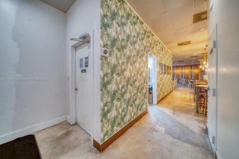 Commercial property in North Miami Beach, Florida № 1862702 - photo 5