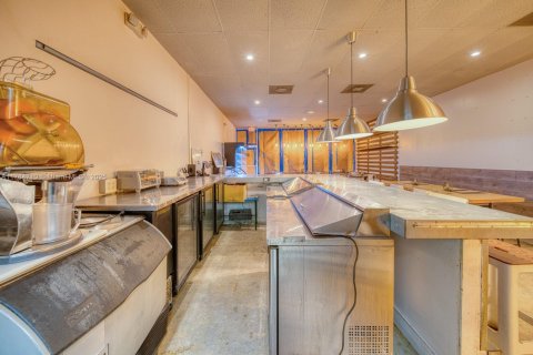 Commercial property in North Miami Beach, Florida № 1862702 - photo 15