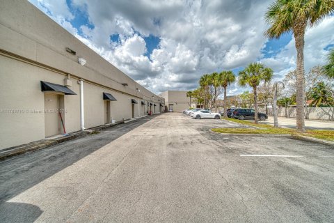 Commercial property in North Miami Beach, Florida № 1862702 - photo 28