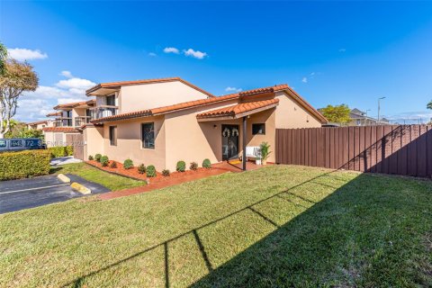 Adosado en venta en Miami, Florida, 3 dormitorios, 103.4 m2 № 2006770 - foto 2