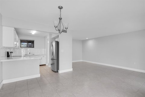 Adosado en venta en Miami, Florida, 3 dormitorios, 103.4 m2 № 2006770 - foto 9