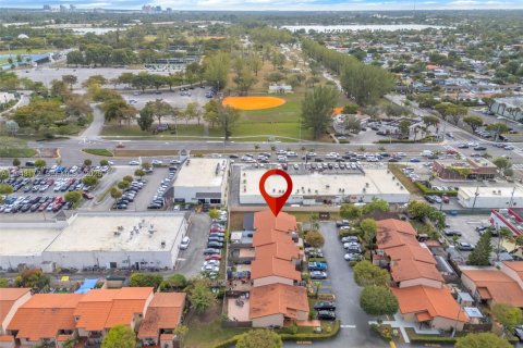 Adosado en venta en Miami, Florida, 3 dormitorios, 103.4 m2 № 2006770 - foto 30