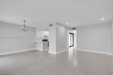 Adosado en venta en Miami, Florida, 3 dormitorios, 103.4 m2 № 2006770 - foto 8