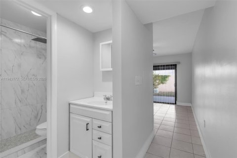 Adosado en venta en Miami, Florida, 3 dormitorios, 103.4 m2 № 2006770 - foto 14