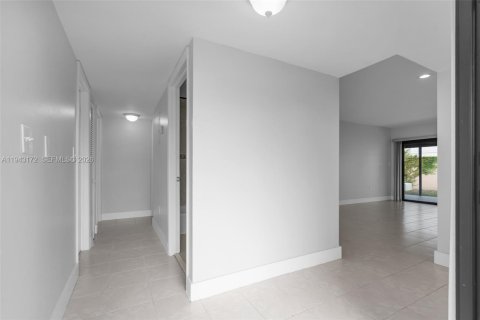 Adosado en venta en Miami, Florida, 3 dormitorios, 103.4 m2 № 2006770 - foto 5