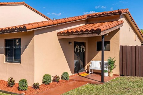 Adosado en Miami, Florida 3 dormitorios, 103.4 m2 № 2006770