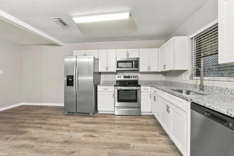 Villa ou maison à louer à Lakeland, Floride: 3 chambres, 93.37 m2 № 2381361 - photo 6