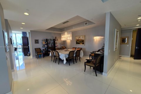 Condominio en alquiler en Bal Harbour, Florida, 3 dormitorios, 361.3 m2 № 1940303 - foto 4