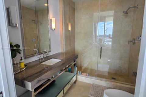Condominio en alquiler en Bal Harbour, Florida, 3 dormitorios, 361.3 m2 № 1940303 - foto 13