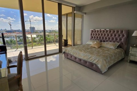 Condominio en alquiler en Bal Harbour, Florida, 3 dormitorios, 361.3 m2 № 1940303 - foto 12