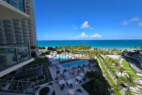 Condominio en alquiler en Bal Harbour, Florida, 3 dormitorios, 361.3 m2 № 1940303 - foto 1