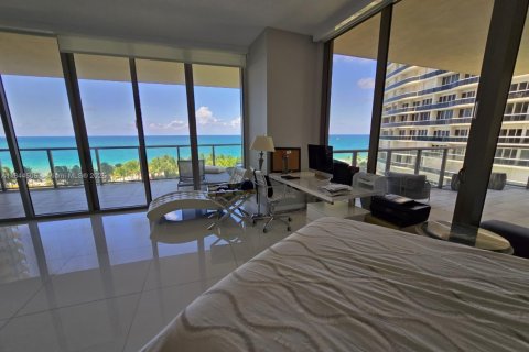 Condominio en alquiler en Bal Harbour, Florida, 3 dormitorios, 361.3 m2 № 1940303 - foto 6