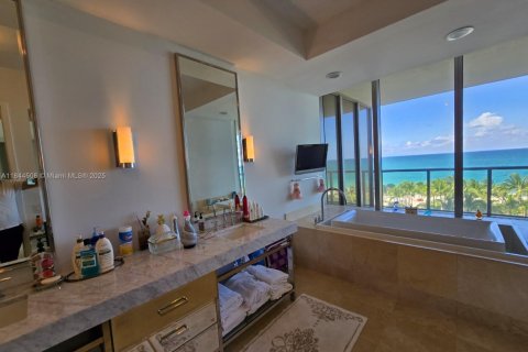 Condominio en alquiler en Bal Harbour, Florida, 3 dormitorios, 361.3 m2 № 1940303 - foto 8