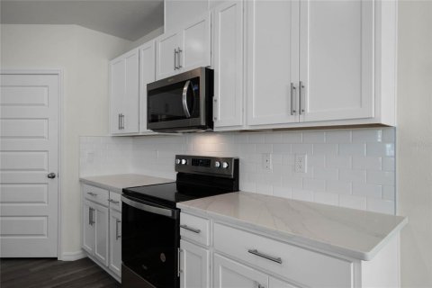 House in Winter Haven, Florida 4 bedrooms, 214.42 sq.m. № 1907872 - photo 5