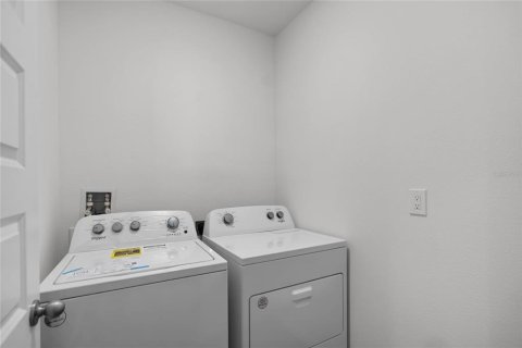 House in Winter Haven, Florida 4 bedrooms, 214.42 sq.m. № 1907872 - photo 19